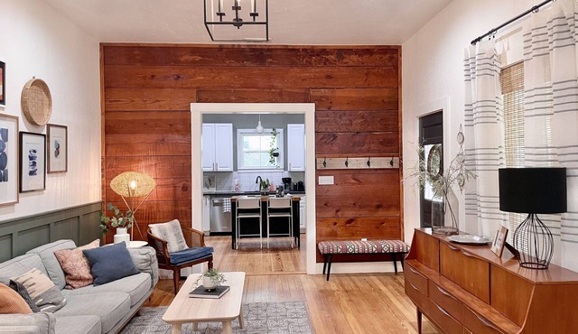 Remodeled historic cottage, 2-min walk to downtown.