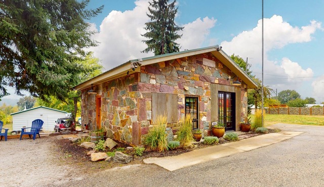 Remodeled, historic, dog-friendly home full of charm, close to lake access
