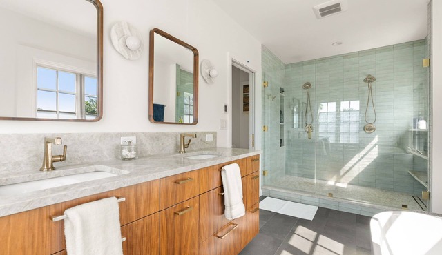 Remodeled Historic Home 7BR/4BA | NE Portland