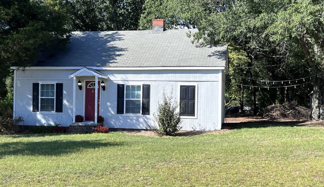Remodeled historic house, near Pageland, with WI-FI and parking FREE