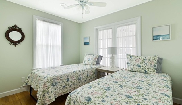 Remodeled historic downtown Punta Gorda, FL charming cottage