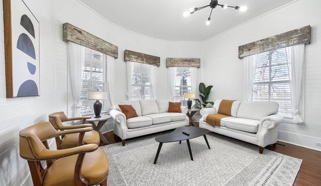 Remodeled Historical Home in Downtown Warm Springs