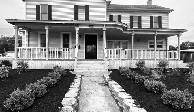 Remodeled Historical Home In Bourbonnais.