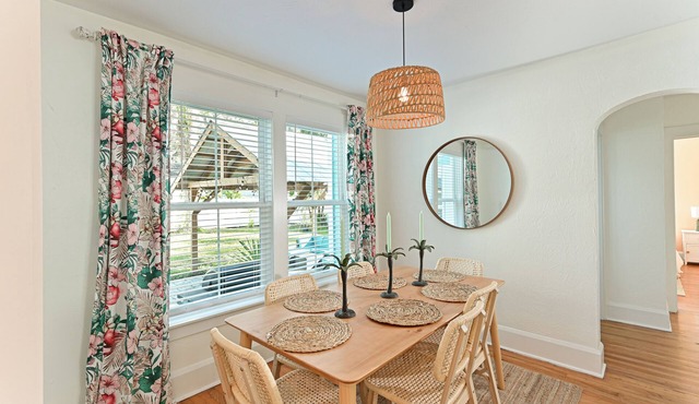 Remodeled home in Historic neighborhood. 20 min.~ AMI/5 min ~downtown Bradenton