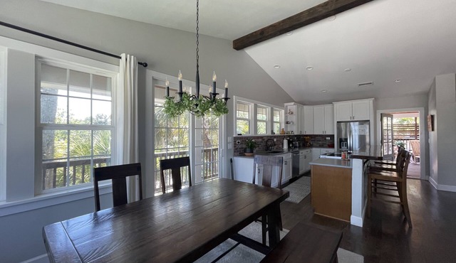 Remodeled home just steps to the beach (Pet-Friendly)