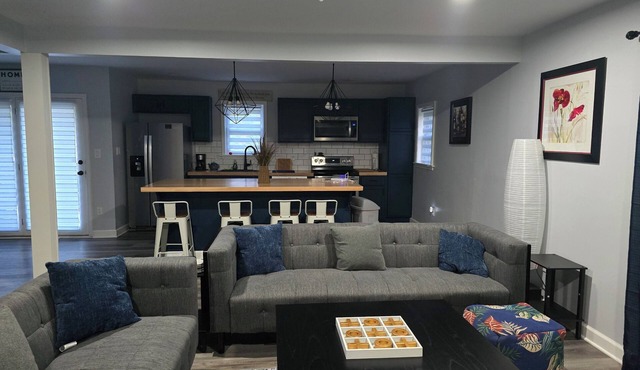 Remodeled Home King Bed Sleeps 8nn