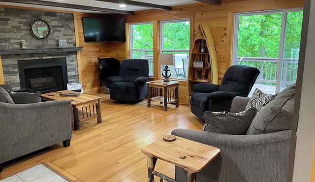 Remodeled home less than 1 mile from entrance to Seven Points at Raystown Lake