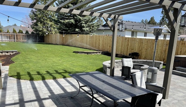 Remodeled Home on 1 acre. Hot Tub and outdoor entertainment area!