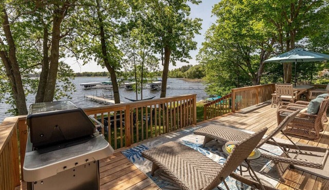 Remodeled Home on Great Fishing & Swimming Bay!