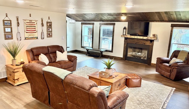 Remodeled Home, Private Dock, Boat Lift, Game Room, Fire Pit - Amazing Sunsets