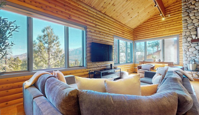 Remodeled Home, Steps to Slopes, Jacuzzi, 1-Car Garage & Stunning Views