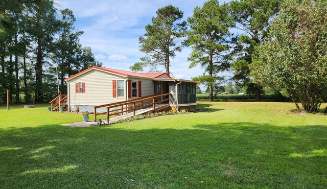 Remodeled home w/firepit, large yard & amenities of home. Quiet and cozy!