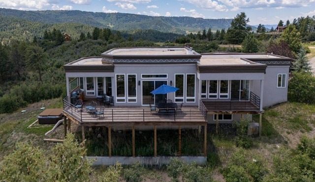 Remodeled, Hot Tub, Amazing Views, Great Location