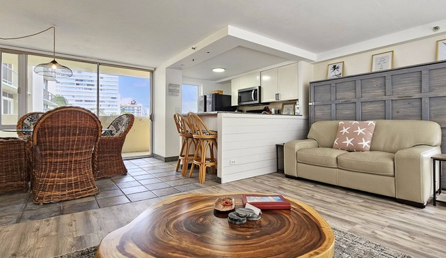Remodeled in 2022, Diamond Head 2 Bedroom Oceanfront condo