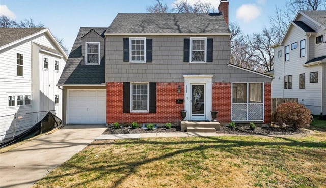 Remodeled Kansas City home near World Cup stadium, walk to park, dog friendly