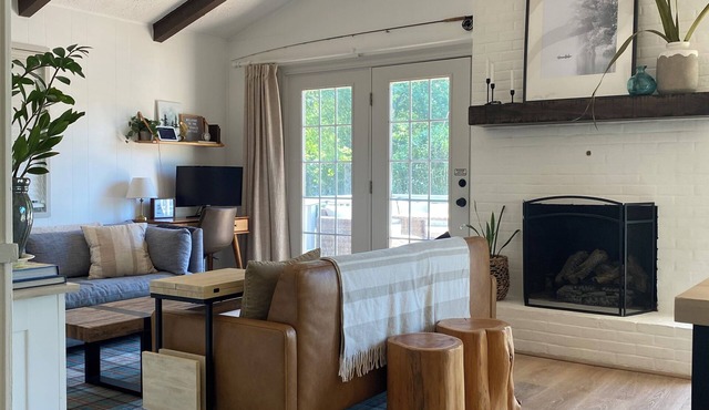 Remodeled lake cottage with walking distance to the beach
