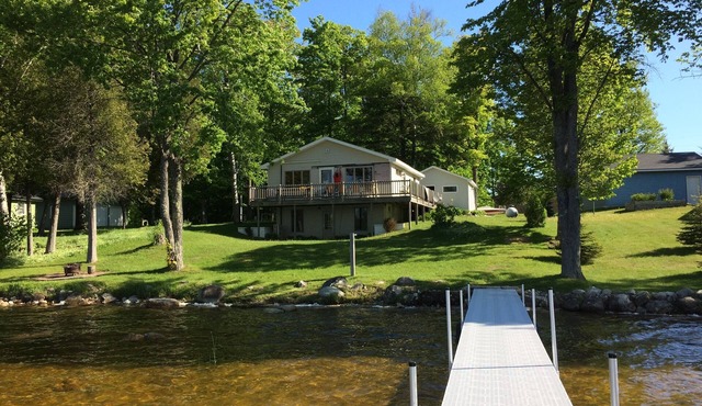 Remodeled Lake Front Cottage On S. Manistique Lake, Great Views And Fishing