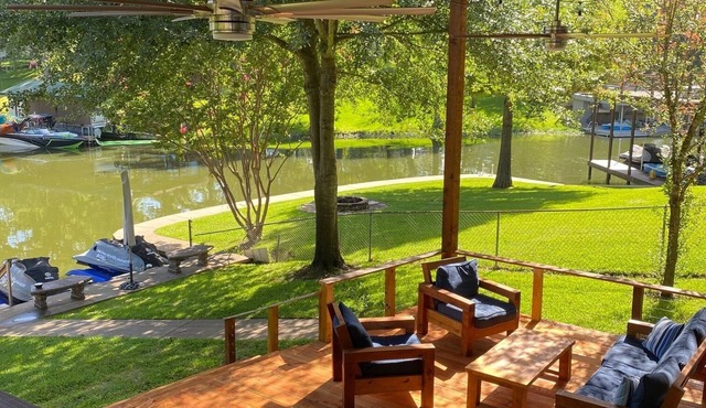 Remodeled Lake Home In Quiet Cove