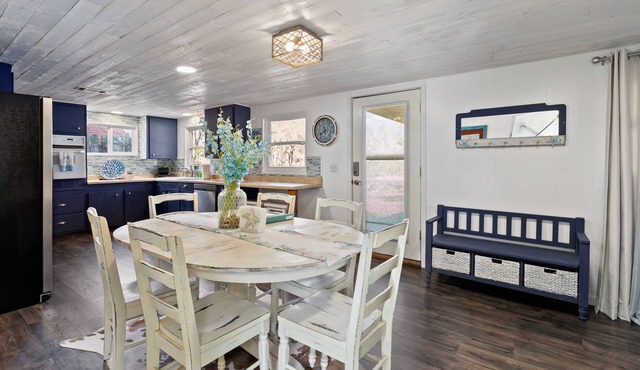 Remodeled Lake Texoma Beach Themed House Walking Distance to Neighborhood Beach