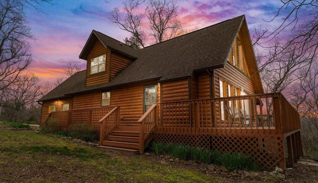 Remodeled Lakefront Cabin, shuffleboard, Starlink