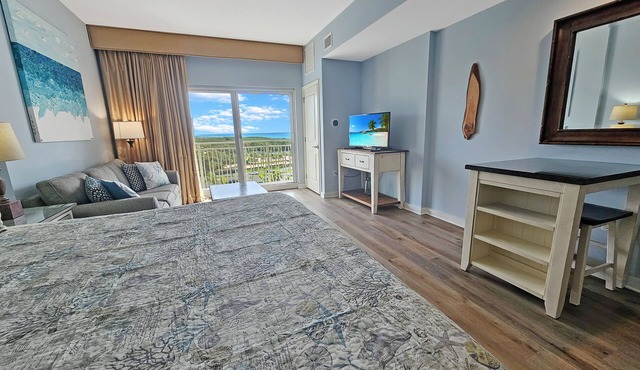 Remodeled. Luau 6705 in Sandestin.Tram, wifi, larger Studio with balcony