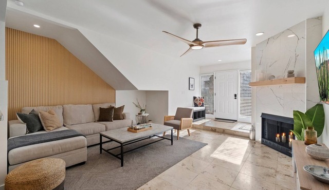 Remodeled Luxury Condo with Heated Pool, Spa and Hiking Trails Nearby!