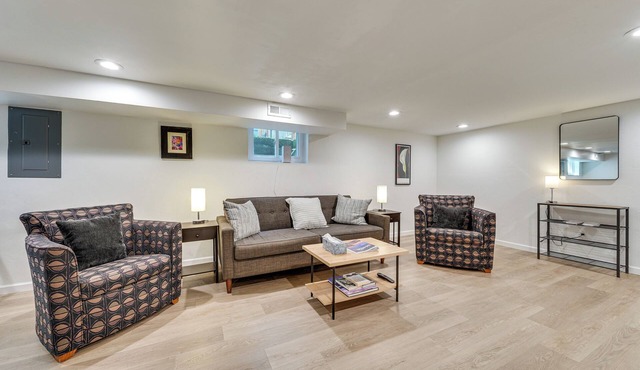 Remodeled Maple Leaf Basement Apt! 7 Mi to Seattle