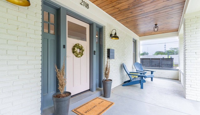 Remodeled Midtown Home - family sized with deck