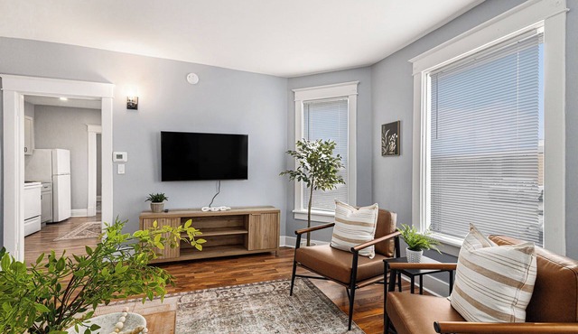 Remodeled, Mins to Beach & Downtown, Downstairs