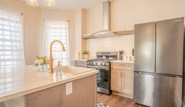 Remodeled Modern 3BR Condo just steps from downtown Valparaiso