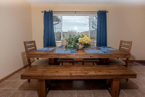 Remodeled Mountain Retreat with Hot Tub and Scenic Views Near Trails in Lander, Wyoming