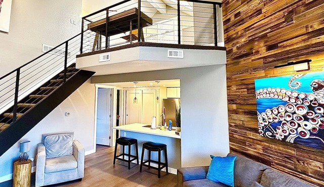 ~Remodeled Mtn View Condo, Hot Tub, Modern, Fast WiFi~