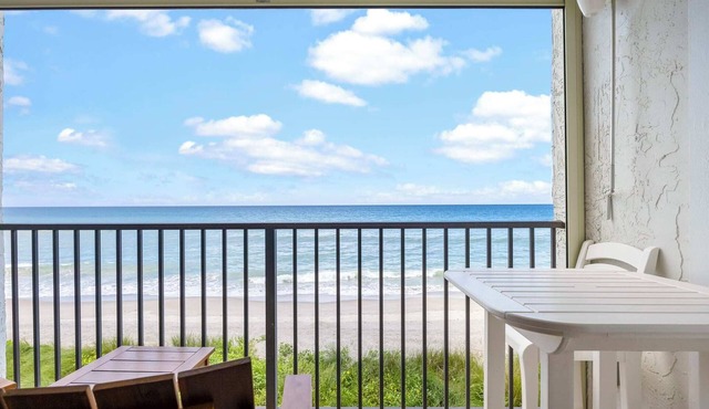 Remodeled Oceanfront 2 Bedroom condo Dog Friendly