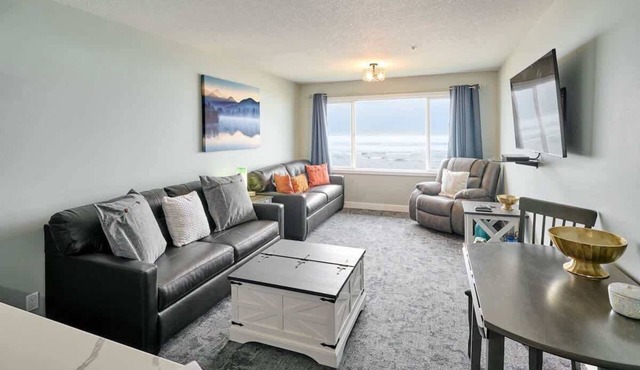 Remodeled Oceanfront Suite - Indoor Pool and Ocean Views!