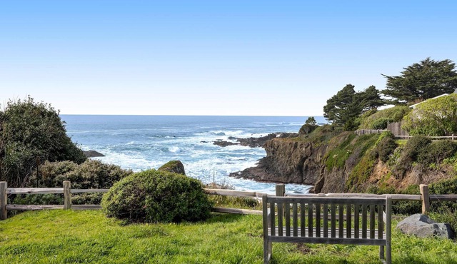 Remodeled oceanfront estate with Studio Cottage