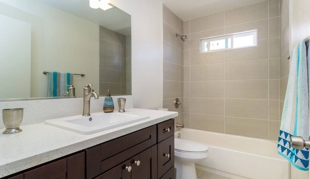 Remodeled Private 3BD, Hot Tub Woof Woof and Parking
