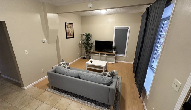 Remodeled Private & Cozy Single-Family Home Located In St. Paul