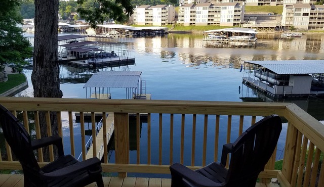 Remodeled Private Waterfront Cottage, Pet Friendly, with dock in Osage Beach!