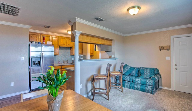 Remodeled Ranch Apt in Sanger: 12 Mi to Lake!