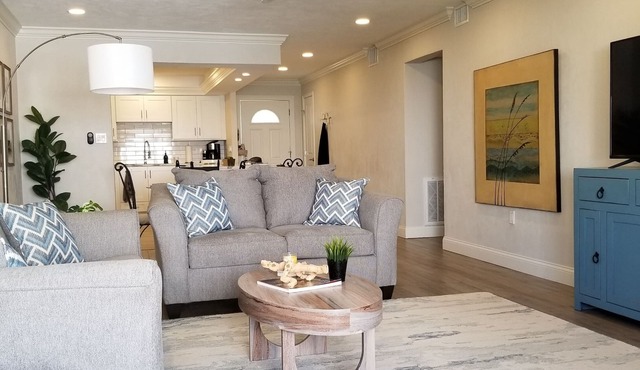 Remodeled Ranch Condo at Beacon Point across from Winterhaven Park, pet friendly