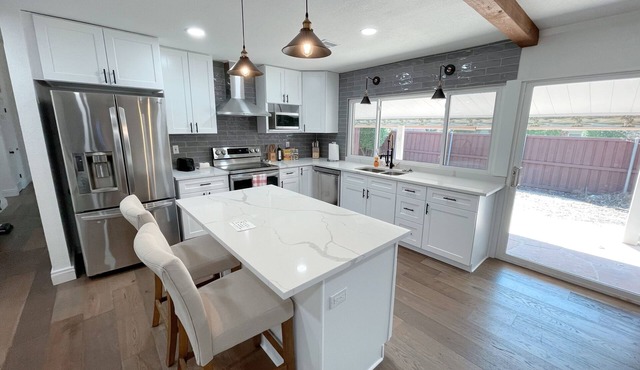 Remodeled ranch home In the heart of west PLANO
