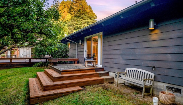 Remodeled ranch home with hot tub, basketball, 4 fireplaces, firepit, Ping-Pong