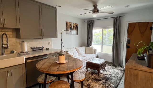 Remodeled Romantic La Jolla Condo - 2 blocks from the beach!