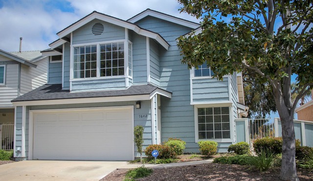 Remodeled San Diego 3 bed, 2.5 bath with enclosed private, furnished backyard!