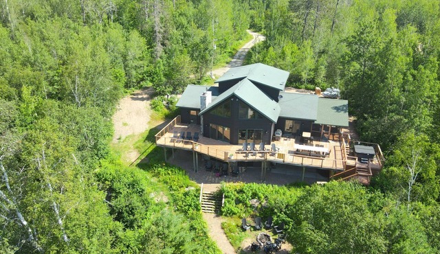 Remodeled Secluded 7 bedroom Lodge in the heart of Black Bay on Lake Vermilion