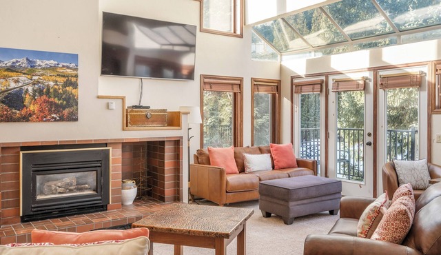 Remodeled Ski in Ski out condo. Great for families. Access to pool & hot tub