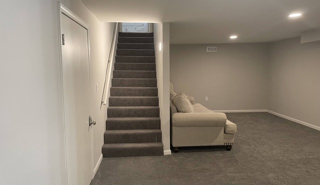 Remodeled, Spacious House just off 435. Pet-friendly!