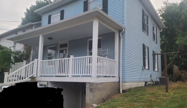 Remodeled spacious 4-bedroom house in very popular Houston, PA with central AC