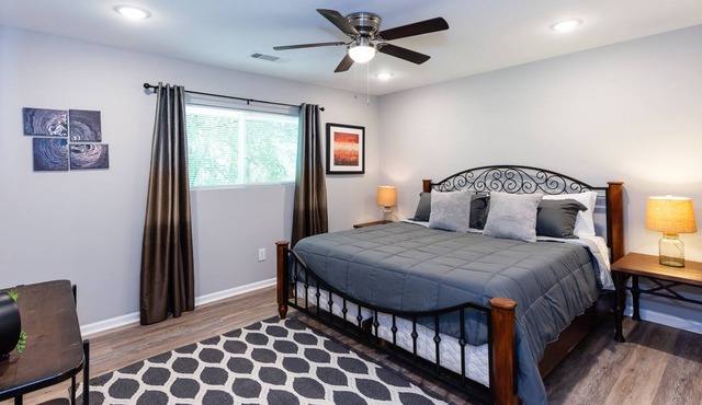 Remodeled, Spacious & Cozy House. Close to the best part of Atlanta