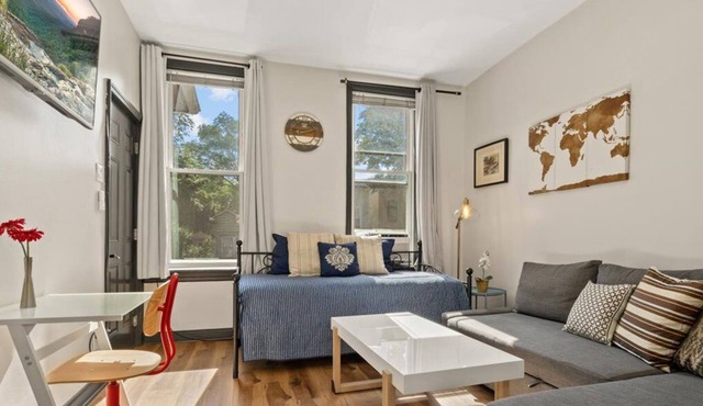 REMODELED Splendid Flat in Bucktown +Back Porch, Ranked GUEST FAVORITE! Pets OK!